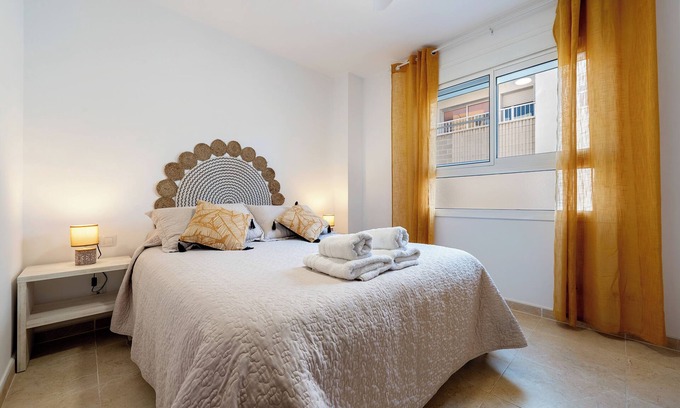 Sant Carles de la Rapita Apartamento | Apartamento 'La Basseta' con Wi-Fi y aire acondicionado