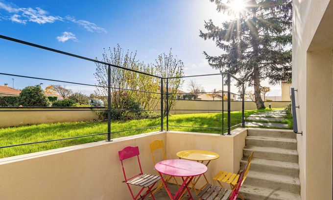 Saint-Christophe-du-Bois Apartamento | Apartamento 'La Chevallerie' con terraza privada, jardín privado y Wi-Fi