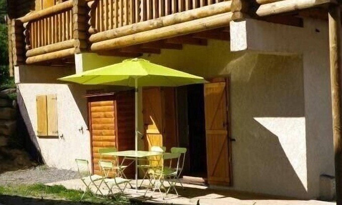 Saint-Pierre-dels-Forcats Chalet De Esquí | Piso en chalé con piscina y sauna