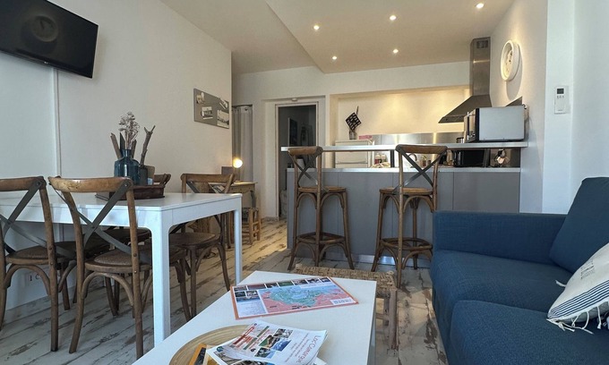 Saintes-Maries-de-la-Mer Apartamento | Apartamento de 2 dormitorios, a 5 minutos de las playas y servicios. Wifi gratis