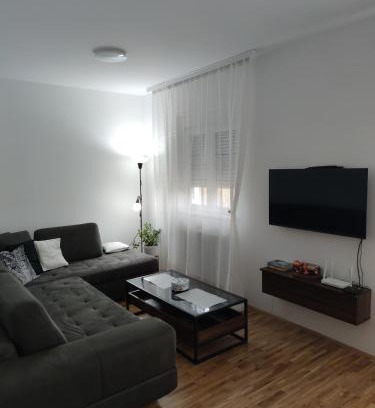 Mladenovac Apartamento | Apartman 022