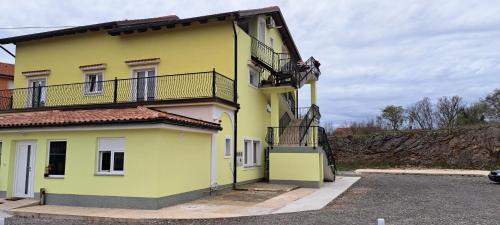 Buzdohanj Apartamento | Apartman Emily