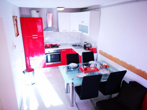Municipality of Omisalj Apartamento | Apartman "Sabine red" with heated pool