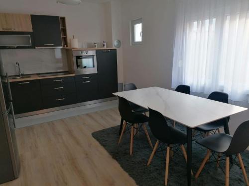 Siroki Brijeg Apartamento | Apartman STAR