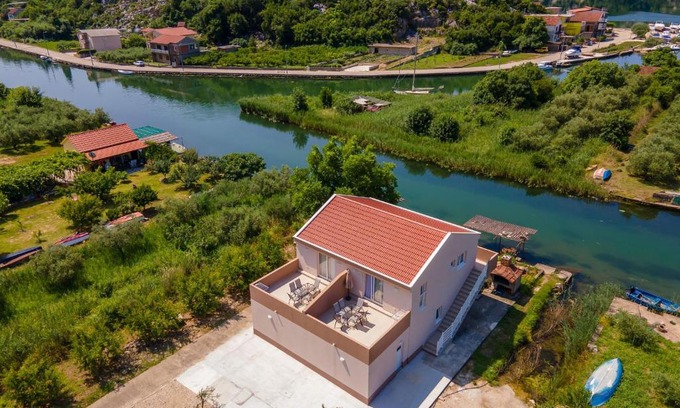 Ploce Apartamento | Apartmani Mostina near river