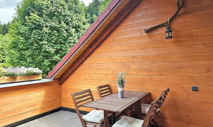 Bad Peterstal-Griesbach Apartamento | Apartamento 'Ferienwohnung Nr 2 Maierbauernhof' con vistas a la montaña, terraza compartida y Wi-Fi