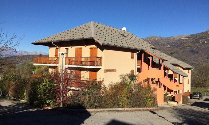 Saint-Leger-les-Melezes Apartamento | Apartment with magnificent mountain views