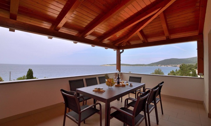 Miholascica Apartamento | Apartments Villa Sofia (81541-A1) - Martinscica - island Cres