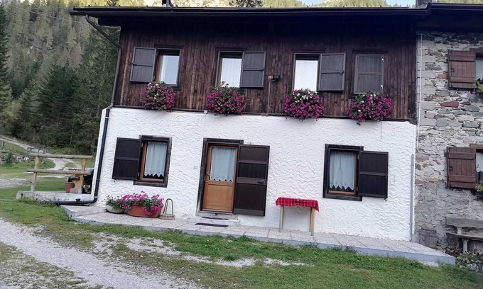 Santo Stefano di Cadore Apartamento | Apartamento 'Val Visdente 1' con vistas a la montaña, jardín compartido y Wi-Fi