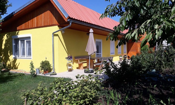 Sankt Andra am Zicksee Casa | Apartments Sattler 3 100 m²|Families|Pets|Accessible|Yard,Garden,Pool
