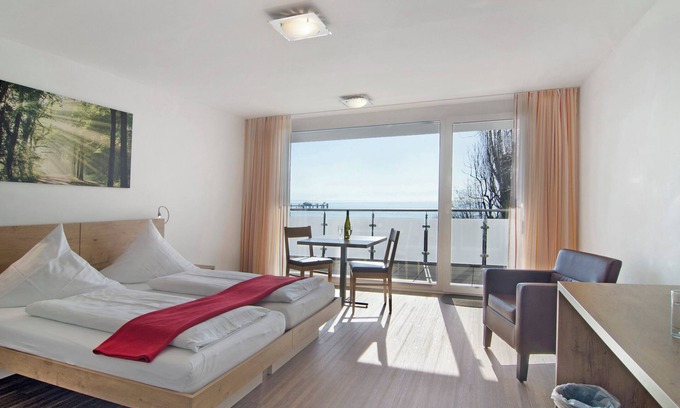 Immenstaad am Bodensee Apartamento | Apartamento 'A1 1 Obergeschoss Nummer 12' con terraza compartida, jardín compartido y Wi-Fi