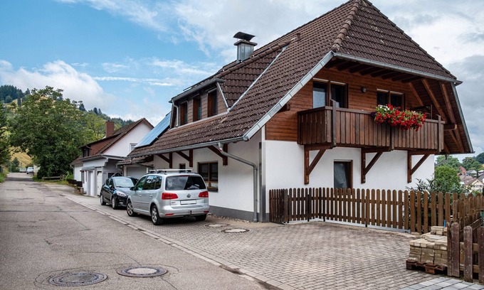 Untermunstertal Apartamento | Apartamento 'Grünblick' con vistas a la montaña, balcón y Wi-Fi
