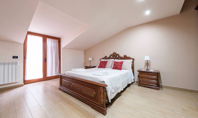 Francavilla di Sicilia Apartamento | Apartamento 'Alkantara' con terraza privada, balcón y aire acondicionado