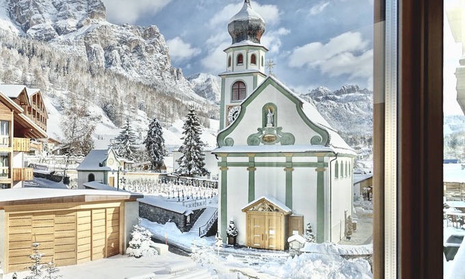 San Cassiano Apartamento | Apartment for 3 people on the main square with parking-700 m from the cable car
