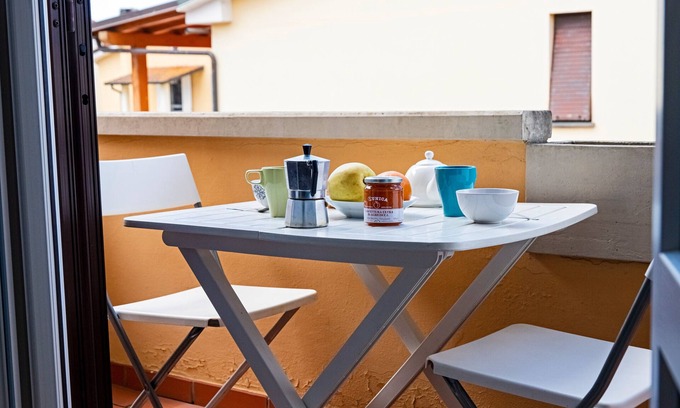 Torre del Lago Puccini Apartamento | Apartamento 'Raggio Di Sole' con balcón y Wi-Fi