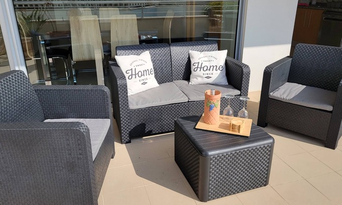 Sao Martinho do Porto Apartamento | Apartment located a short 10 minute walk from the bay of São Martinho do Porto.