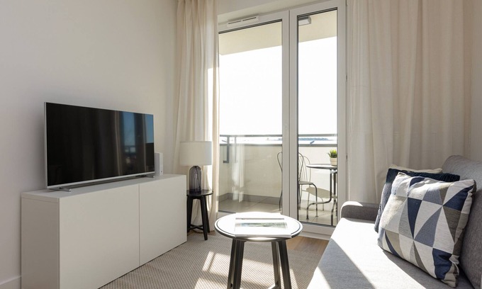 Wlochy Apartamento | Apartment Łopuszańska Warsaw by Renters