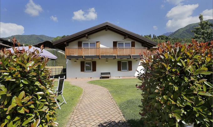 Tiarno di Sopra Apartamento | Apartment 1 - ground floor CIN IT02229C29HW5GDWD