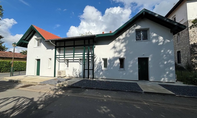 Cambo-les-Bains Apartamento | Apartment 1 in the center of Cambo Les Bains, brand new, ideal for curists