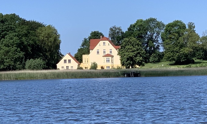 Grubnow Apartamento | Apartamento 1 en Gut Grubnow directamente en el agua en Rügen