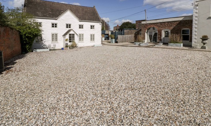 Saint Owens Cross Apartamento | APARTMENT 1 - PENGETHLEY MANOR, pet friendly, with pool in Peterstow