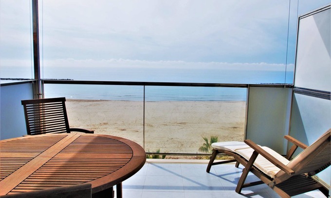 Cubelles Apartamento | Apartamento 140 Las Salinas' cerca de la playa con terraza y aire acondicionado
