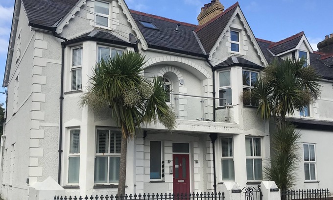 Llanbedrog Cabaña | APARTMENT 2, GORWEL GLAS, pet friendly in Llanbedrog