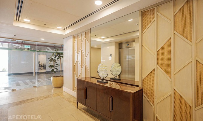 Lahug Condominio | Apartment 3-Bedroom Luxury with Balcony & Arrival Transfer 32 Sanson by Rockwell