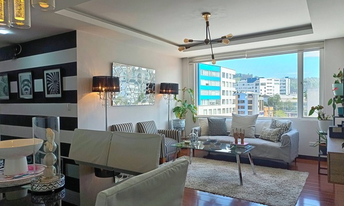 La Mariscal Apartamento | Apartamento(3Camas) - Cama Queen + Balcón + Parqueadero + Piso 6