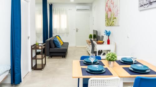 Ciudad Lineal Apartamento | Apartment 4 Private complex Parking 6 people