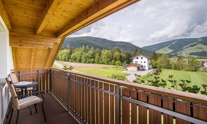 Valdaora di Sopra Apartamento | Apartamento '4' con vistas a la montaña, jardín compartido y Wi-Fi