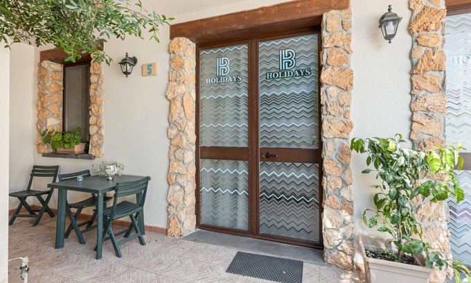 Cabras Apartamento | Apartamento '5' con jardín compartido, Wi-Fi y aire acondicionado