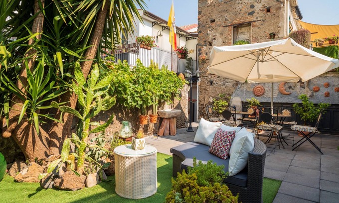 Fiumefreddo di Sicilia Apartamento | Apartamento 'A Ugghia' con jardín privado, Wi-Fi y aire acondicionado
