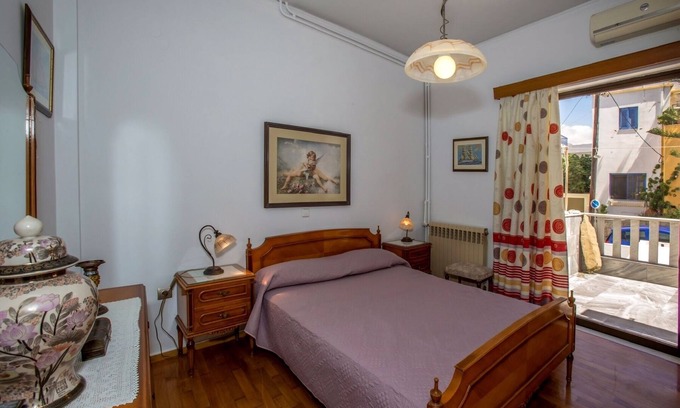 Tinos Town Apartamento | Apartment 'A The City House' with Private Terrace, Balcony and Air Conditioning
