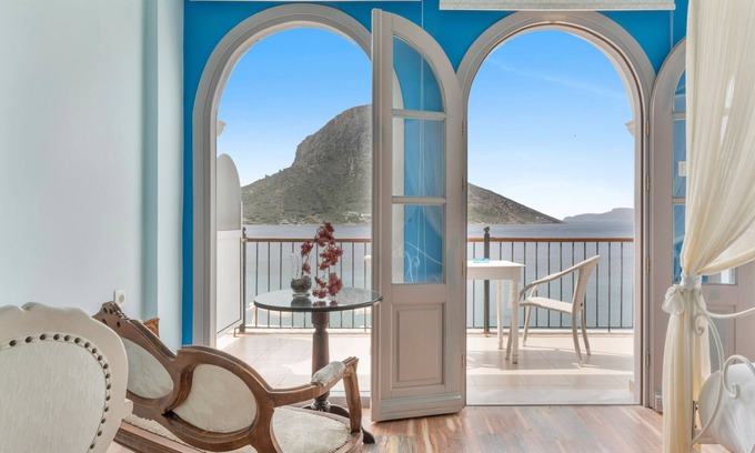 Massouri Apartamento | Apartamento 'Afroditi con balcón con vistas al mar' con terraza privada, Wi-Fi y aire acondicionado.