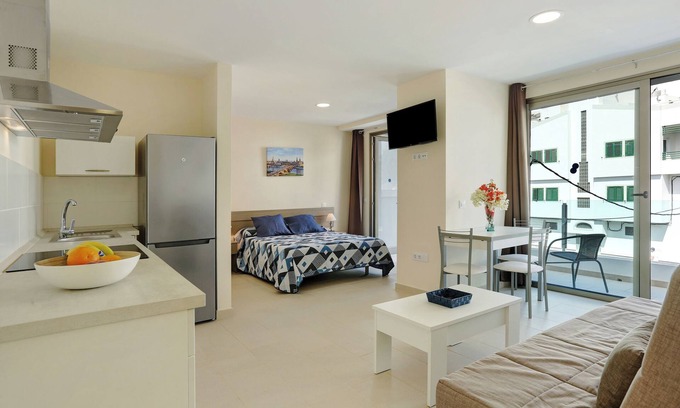 Playa de Mogan Apartamento | Apartamento Albamar 1A con vistas a la montaña, Wi-Fi, aire acondicionado, balcón y terraza