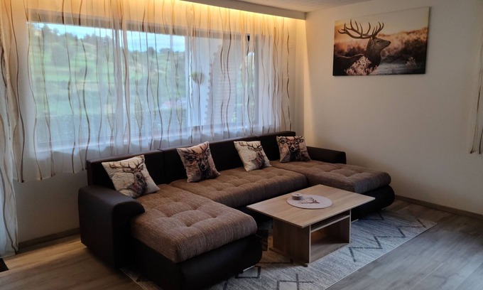 Gernsbach Apartamento | Apartamento 'Am Südhang' con vistas a la montaña, terraza privada y Wi-Fi