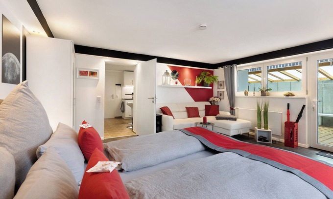 Lenningen Apartamento | Apartamento 'Am Tobelbach' con vistas a la montaña, terraza privada y Wi-Fi