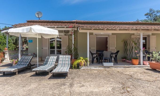 Agios Spyridon Corfu Apartamento | Apartamento 'Amalia Ena' con vistas a la montaña, Wi-Fi y aire acondicionado
