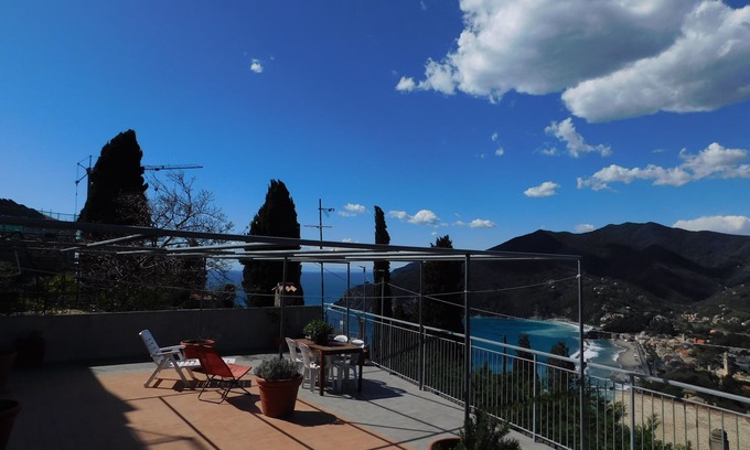 Moneglia Casa | APARTMENT AND TERRACE 100 SQM SEA VIEW+PANORAMA LEMEGLIO PRIVATE PARKING