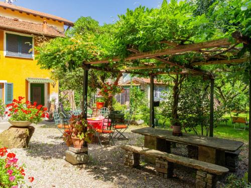 Dongo Apartamento | Apartment Angela by Interhome