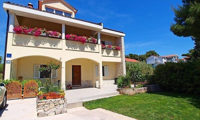 Brodarica Apartamento | Apartamento Ante by Interhome