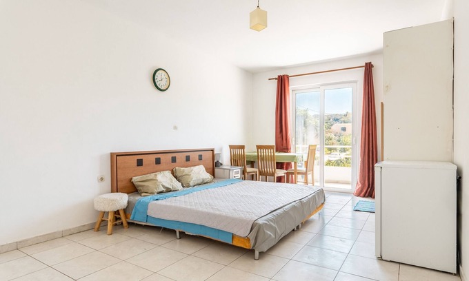 Fanai Apartamento | Apartamento 'Anthi For 4 People' con terraza compartida, jardín compartido y aire acondicionado.