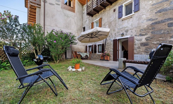 Bleggio Inferiore Chalet De Esquí | Apartamento 'Antico Casolare Di Alice' con vistas a la montaña, terraza y Wi-Fi