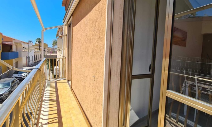Marina di Ragusa Apartamento | Apartment 'Appartamento Nensi' with Balcony and Air Conditioning