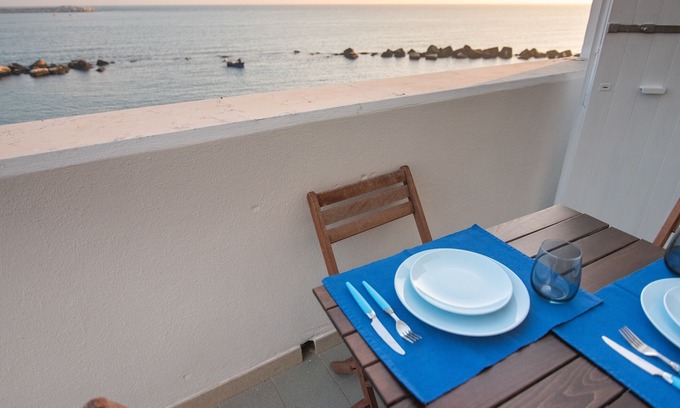 Molfetta Apartamento | Apartamento 'Aquamarine' con vistas al mar, balcón y Wi-Fi