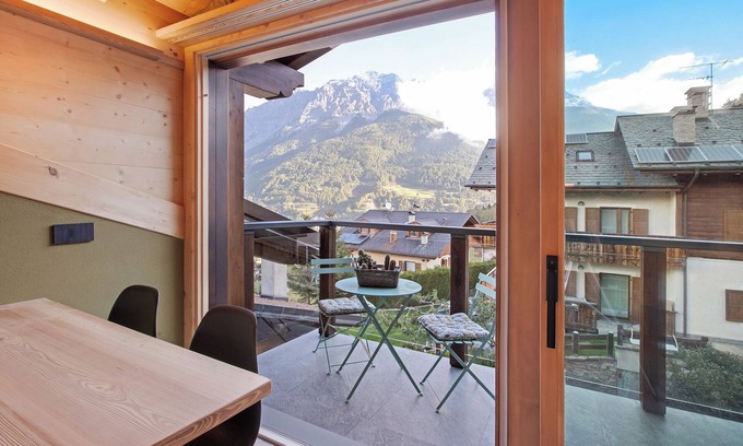 Valdisotto Apartamento | Apartamento "Aria di Casa Reit" con vistas a la montaña, jardín compartido y Wi-Fi