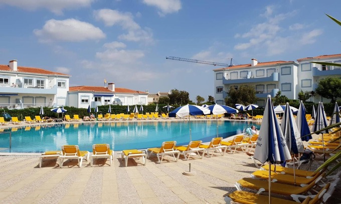 Portimao Apartamento | Apartamento "Ariana" con piscina, Wi-Fi, balcón, piscina interior y pista de tenis
