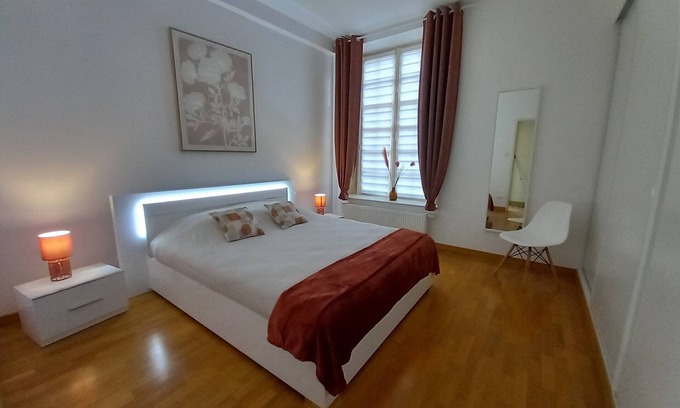 Sedan Apartamento | APARTMENT AT THE FOOT OF THE CHATEAU FORT
