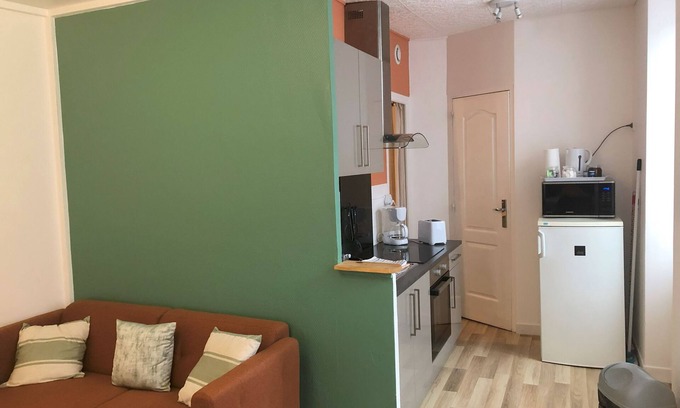 Pougues-les-Eaux Apartamento | Apartment at Villa Jean-Pierre near the Planetarium casino
